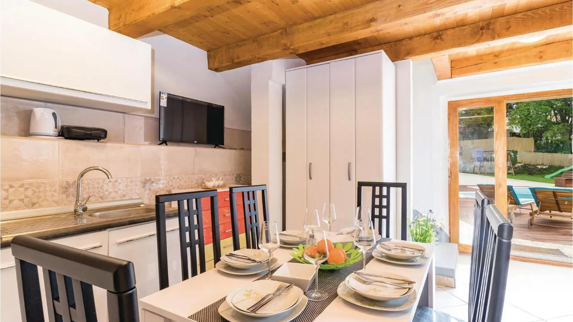 Gorgeous Home In Bibici With Sauna 0*,