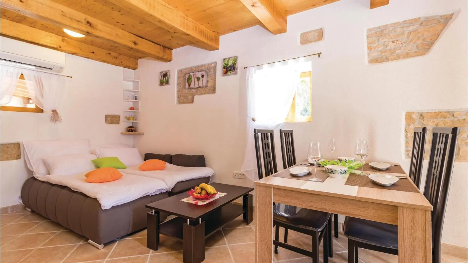 Gorgeous Home In Bibici With Sauna Croazia